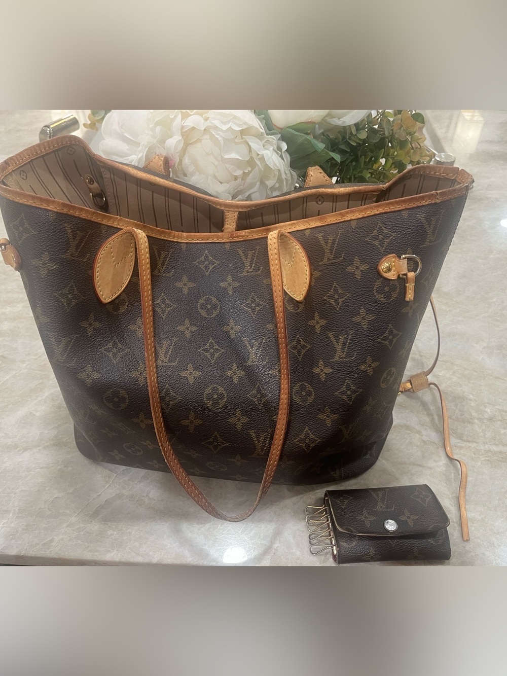 Louis Vuitton Neverfull MM MonogramTote plus key holder bundle!!